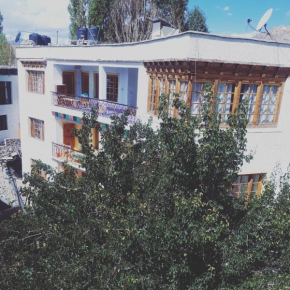 Larchang Guest House